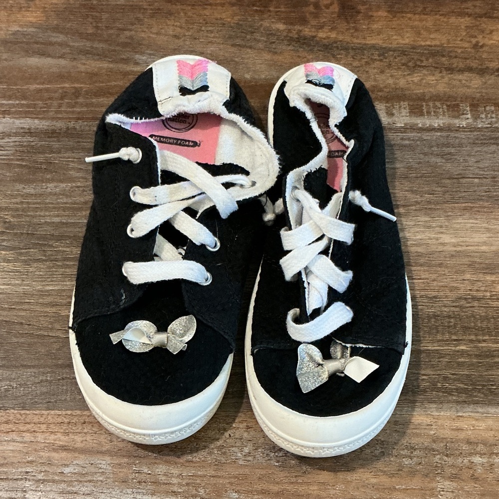 Wonder Nation Black and White Kids Sneakers with Silver Bow